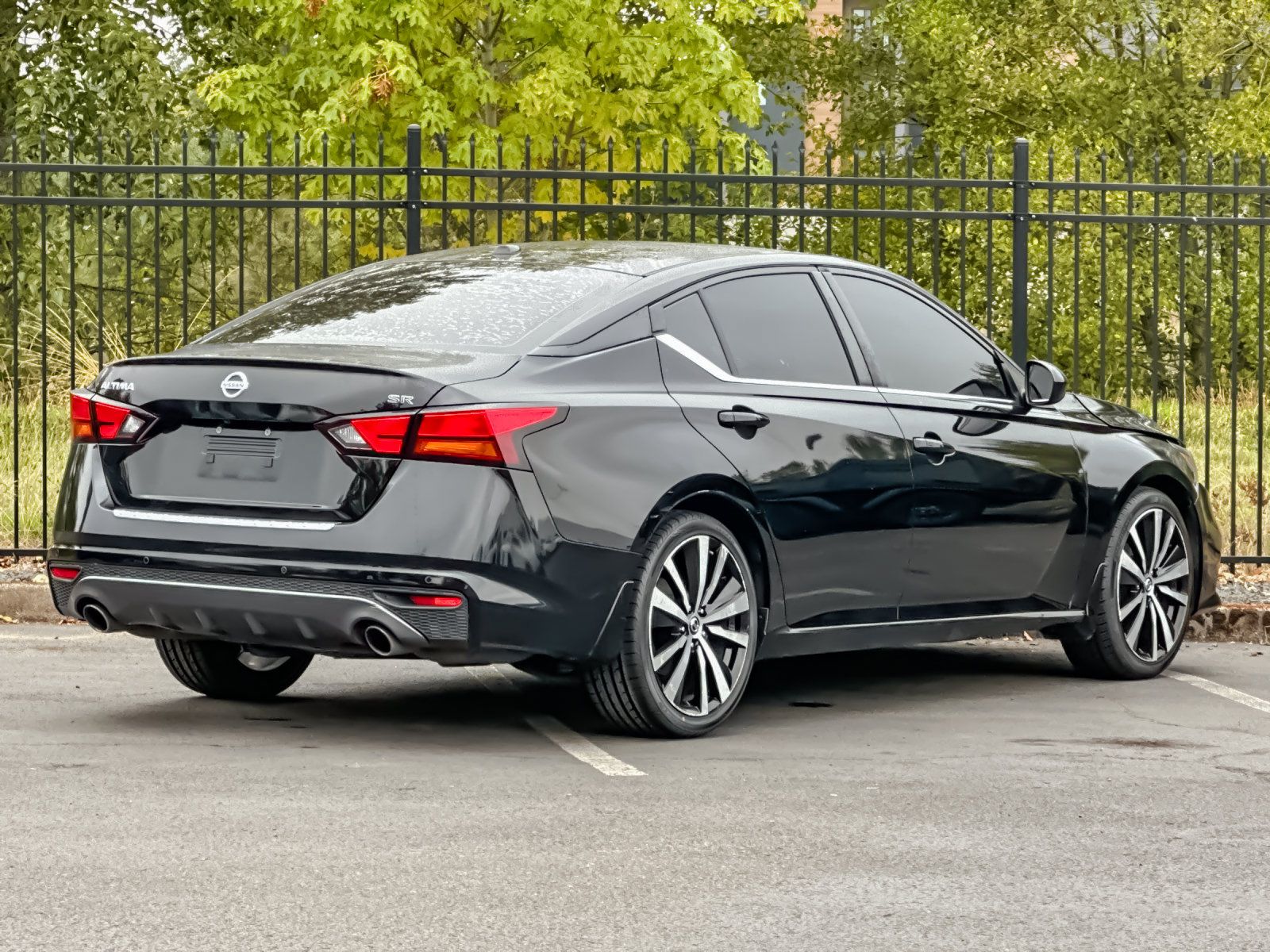 Used 2022 Nissan Altima 2.5 SR FWD image 3