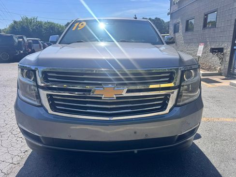 Used 2019 Chevrolet Suburban Premier RWD image 2