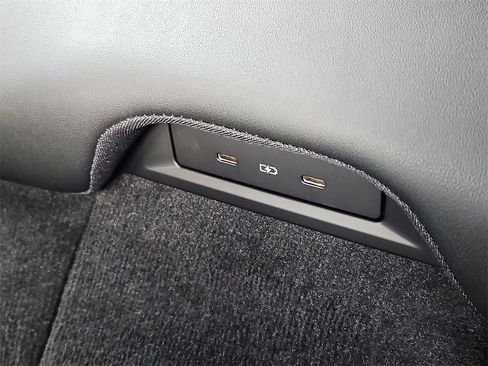 Certified 2025 Porsche Taycan image 27