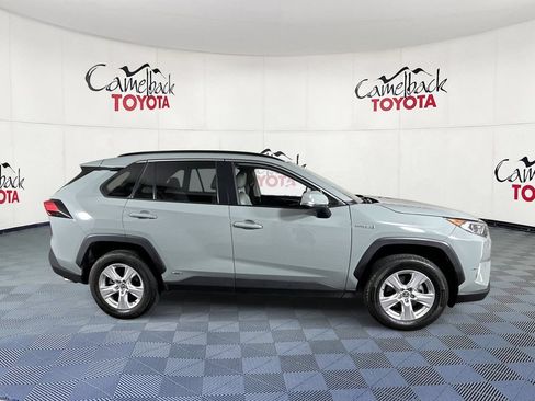 Used 2020 Toyota RAV4 XLE w/ Carpet Mat Package AWD/4WD image 9