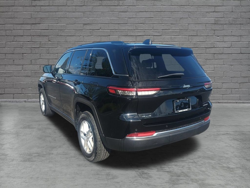 Used 2023 Jeep Grand Cherokee Laredo w/ Luxury Tech Group I AWD/4WD image 5