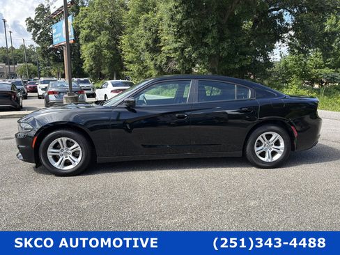 Used 2022 Dodge Charger SXT RWD image 2