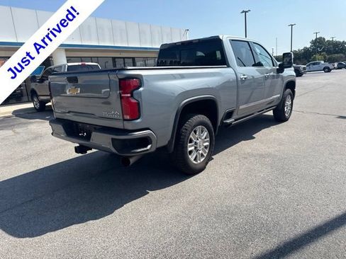 Used 2025 Chevrolet Silverado 2500 High Country w/ Technology Package AWD/4WD image 3