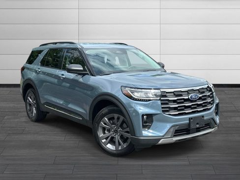 Used 2025 Ford Explorer Active w/ Active Comfort Package AWD/4WD image 2