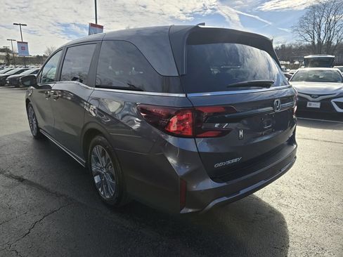 Used 2025 Honda Odyssey Touring image 5