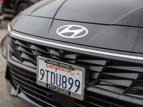 Certified 2024 Hyundai Elantra Limited FWD image 11