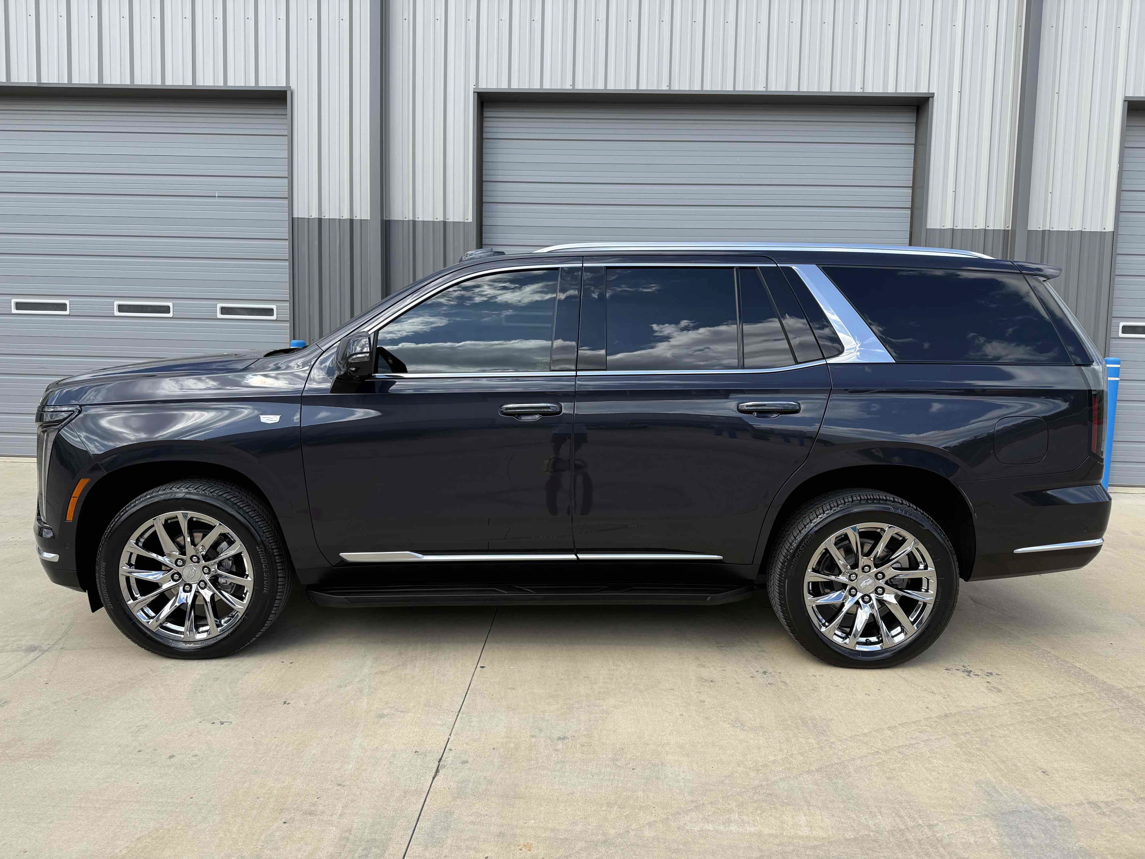 Used 2025 Cadillac Escalade Premium Luxury AWD/4WD image 6