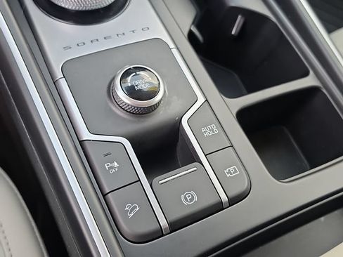 Used 2022 Kia Sorento S FWD image 28