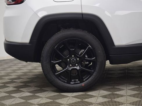 New 2026 Jeep Compass Latitude image 9