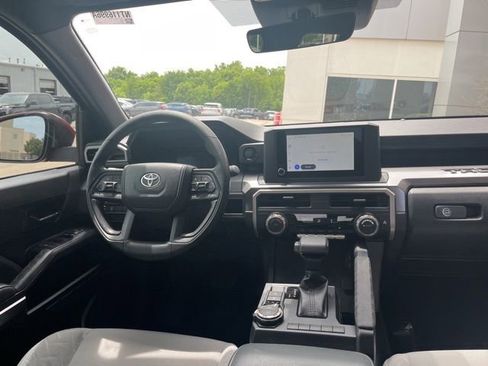Used 2025 Toyota Tacoma SR5 AWD/4WD image 22