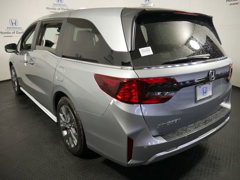 New 2026 Honda Odyssey Touring image 10