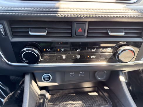 Used 2021 Nissan Rogue S image 31