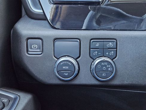 Used 2024 GMC Sierra 1500 SLT image 24