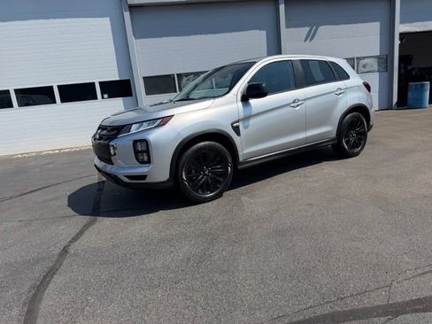 Used 2025 Mitsubishi Outlander Sport LE AWD/4WD image 23