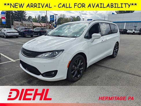 Used 2020 Chrysler Pacifica Touring-L Plus FWD image 1