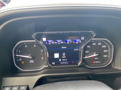 Used 2022 GMC Sierra 2500 Denali w/ Denali Black Diamond Edition AWD/4WD image 18