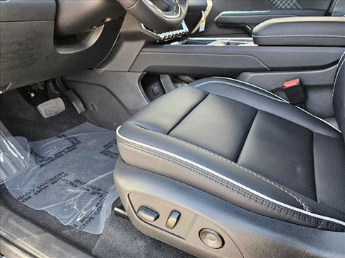 New 2026 GMC Acadia Denali AWD/4WD image 4