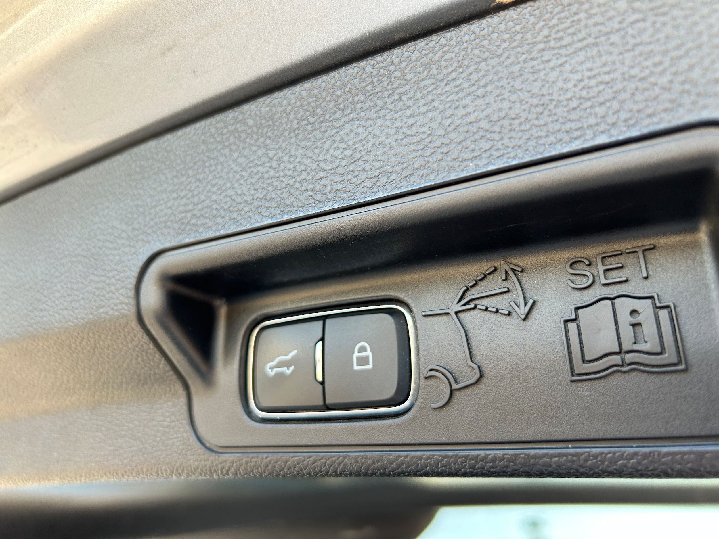 Used 2020 Ford Explorer XLT RWD image 8