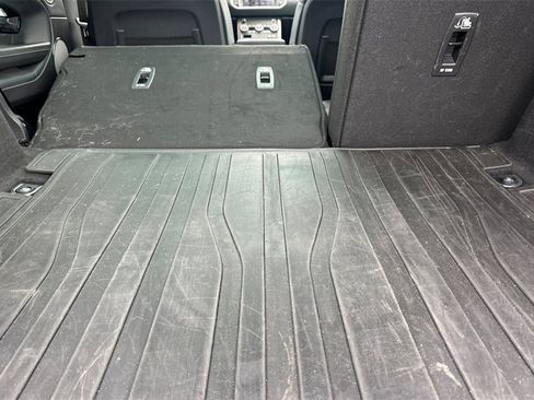 Used 2019 Land Rover Range Rover Evoque SE image 12