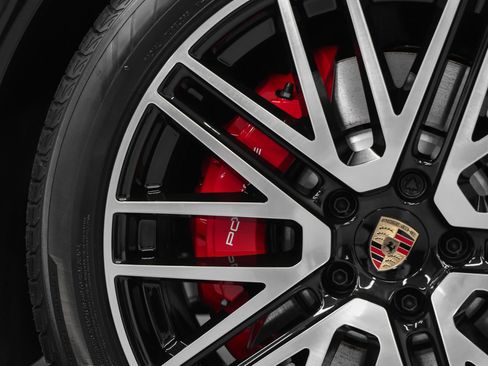 New 2026 Porsche Cayenne GTS image 17