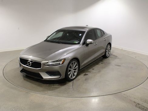 Used 2020 Volvo S60 T6 Momentum w/ Protection Package image 1