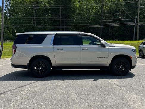 Used 2024 Chevrolet Suburban High Country w/ Max Trailering Package AWD/4WD image 2