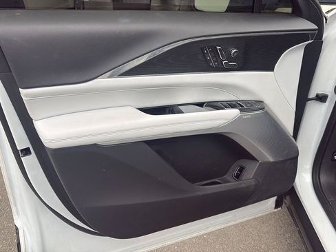 Used 2024 Cadillac Lyriq Luxury RWD image 4