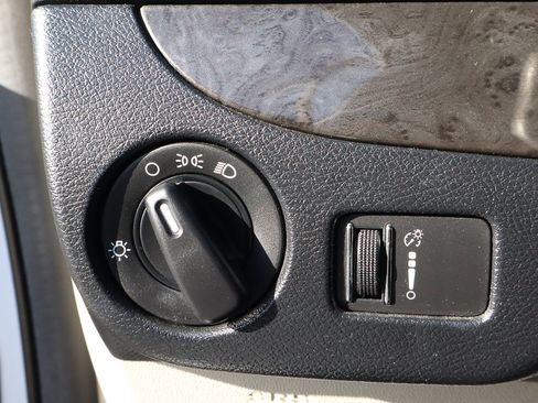 Used 2019 Dodge Grand Caravan SE image 16