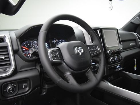 New 2026 RAM 1500 4x4 Crew Cab image 32