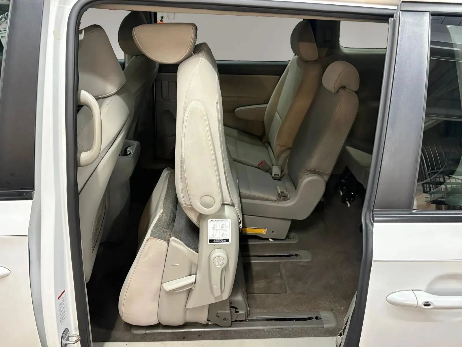 Used 2020 Kia Sedona LX FWD image 24