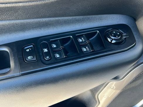 Used 2023 Jeep Renegade Latitude image 13