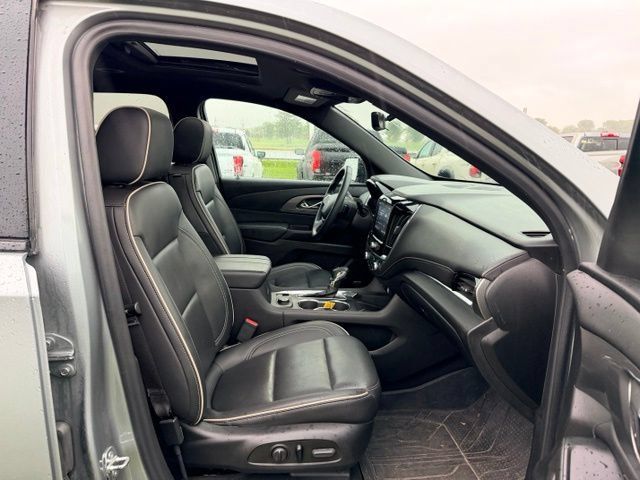 Certified 2023 Chevrolet Traverse Premier w/ Redline Edition AWD/4WD image 11