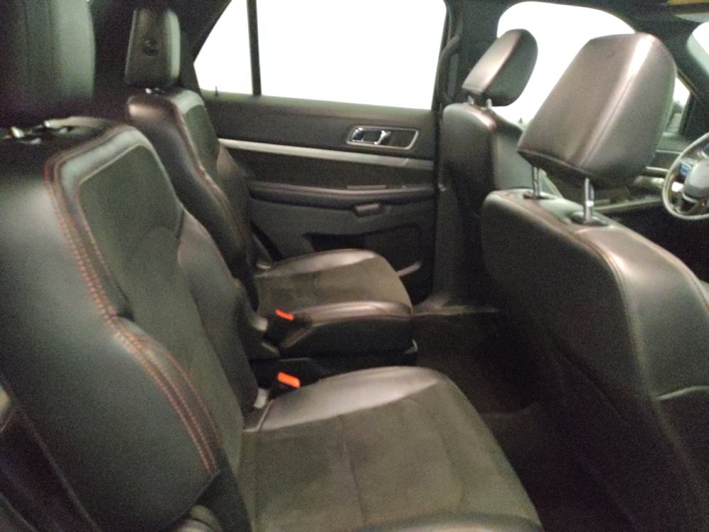 Used 2019 Ford Explorer XLT w/ Equipment Group 202A AWD/4WD image 19