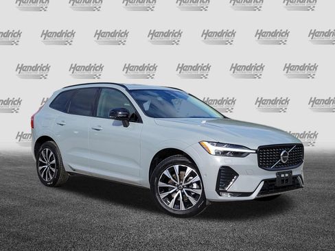 Used 2025 Volvo XC60 B5 Plus image 2