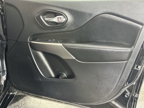 Used 2019 Jeep Cherokee High Altitude image 34