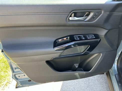 New 2026 Nissan Pathfinder Platinum w/ Lighting Package AWD/4WD image 18
