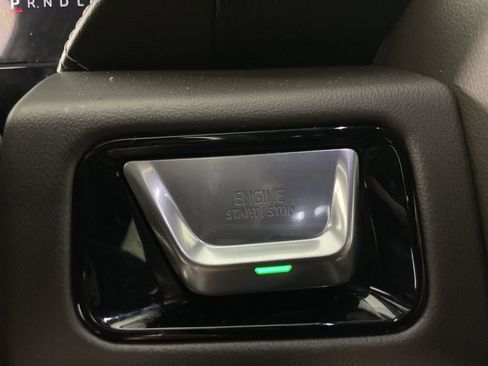 Used 2025 GMC Yukon XL Elevation image 16