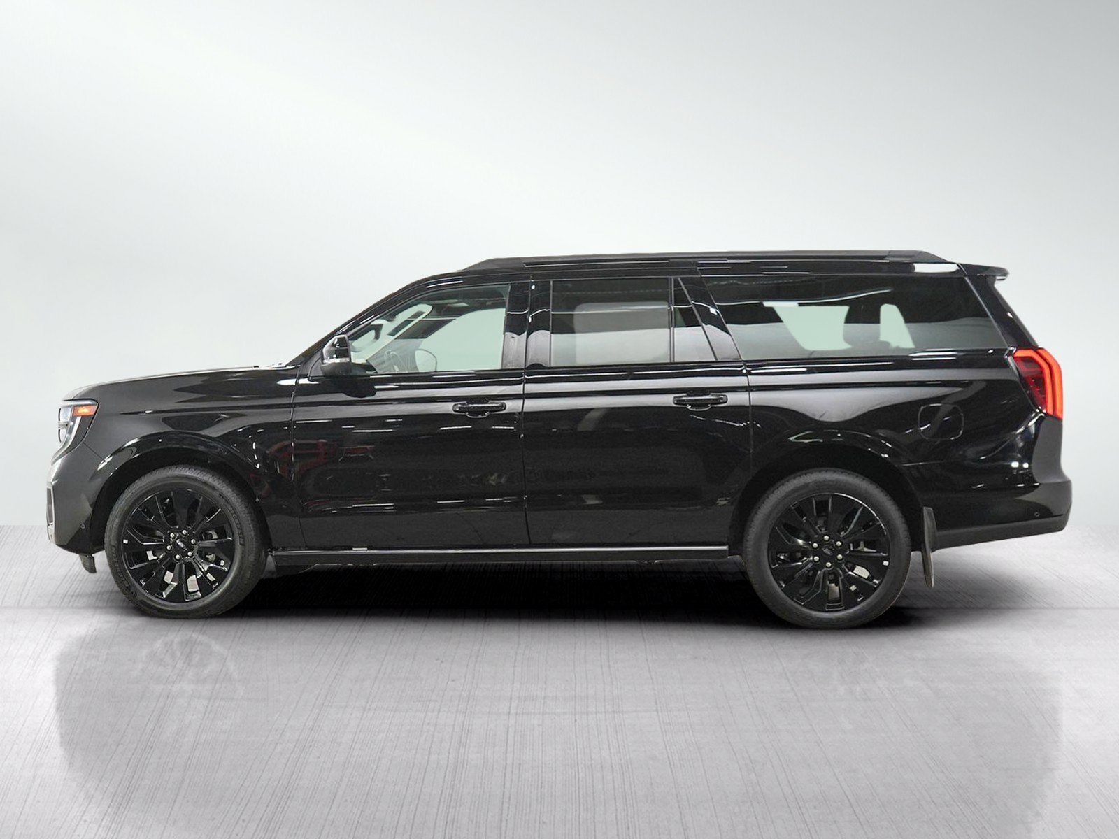 Used 2025 Ford Expedition Max Platinum w/ Stealth Appearance Package AWD/4WD image 2