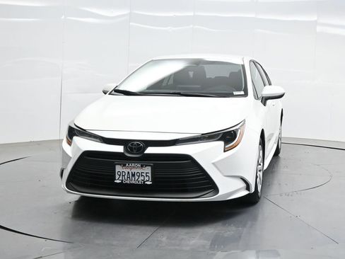 Used 2025 Toyota Corolla LE FWD image 40