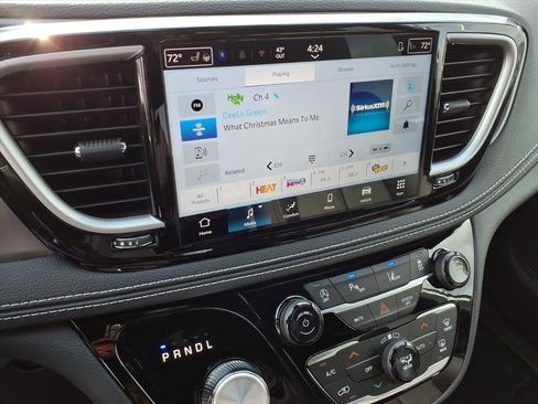 New 2026 Chrysler Pacifica Select image 10