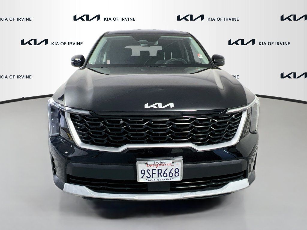 Certified 2025 Kia Sorento LX FWD image 2