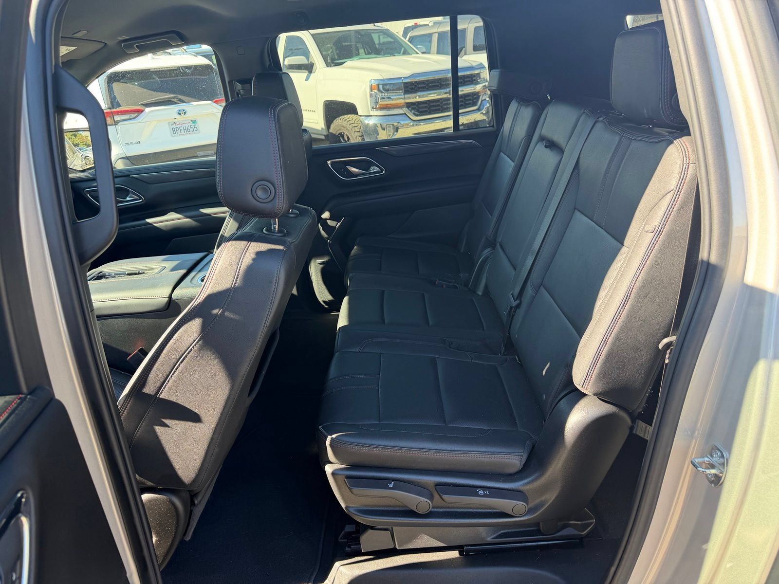Used 2022 Chevrolet Suburban RST w/ Luxury Package AWD/4WD image 12