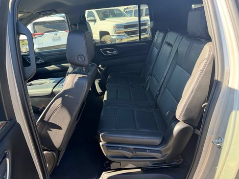 Used 2022 Chevrolet Suburban RST w/ Luxury Package AWD/4WD image 12