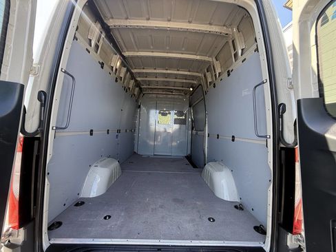 Used 2021 Mercedes-Benz Sprinter 2500 image 12