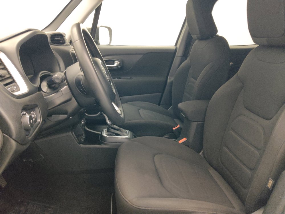 Used 2020 Jeep Renegade Latitude FWD image 17