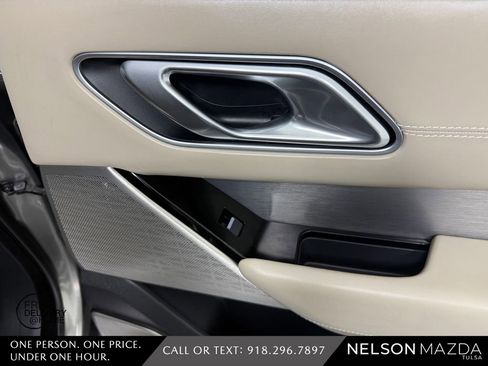 Used 2018 Land Rover Range Rover Velar R-Dynamic HSE AWD/4WD image 46
