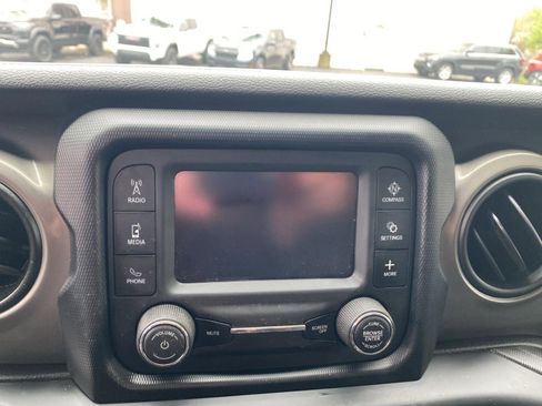 Used 2019 Jeep Wrangler Sport AWD/4WD image 13