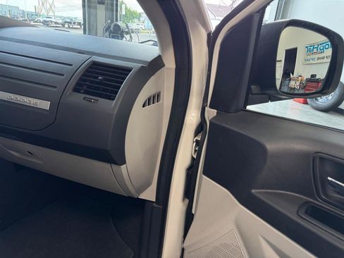 Used 2009 Dodge Grand Caravan SE w/ Climate Group FWD image 24