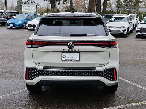 New 2026 Volkswagen Tiguan SE R-Line image 6
