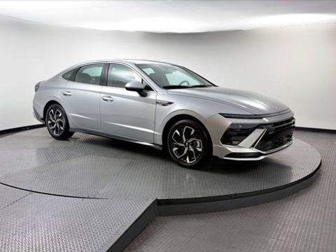 Used 2025 Hyundai Sonata SEL FWD image 11